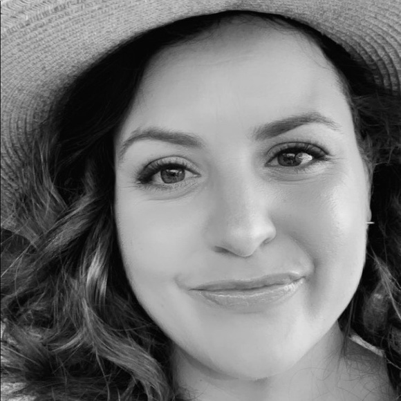 Meet your Posher, Danielle - Picture 1 of 1